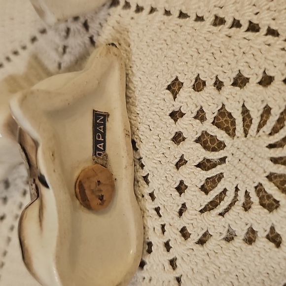 Mid-century Ceramic Japanese  Kitschy Salt and Pepper Shakers - Picture 3 of 8